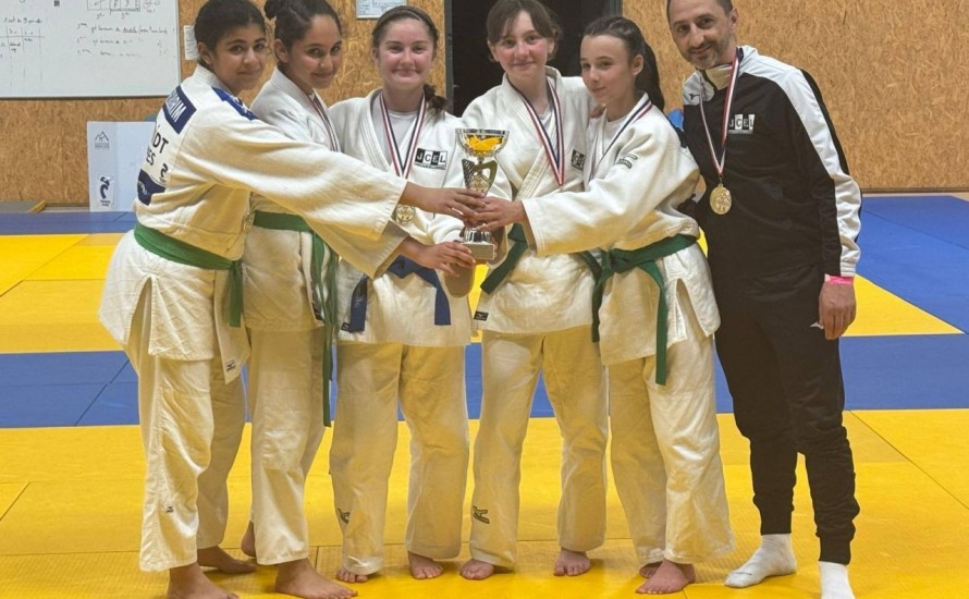 Les Minimes filles Championnes de Ligue AURA par équipes